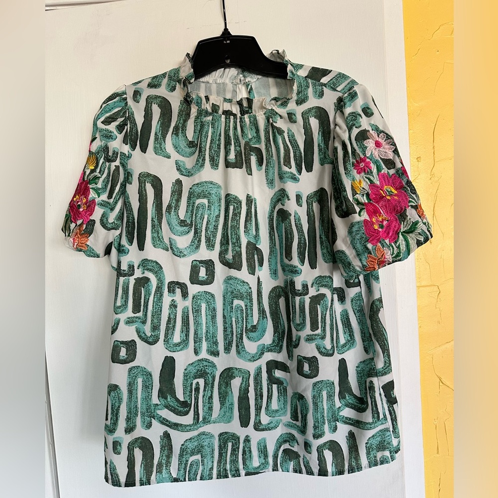 Green Abstract Print Short Sleeve Top with Floral Embroidered Sleeves size M